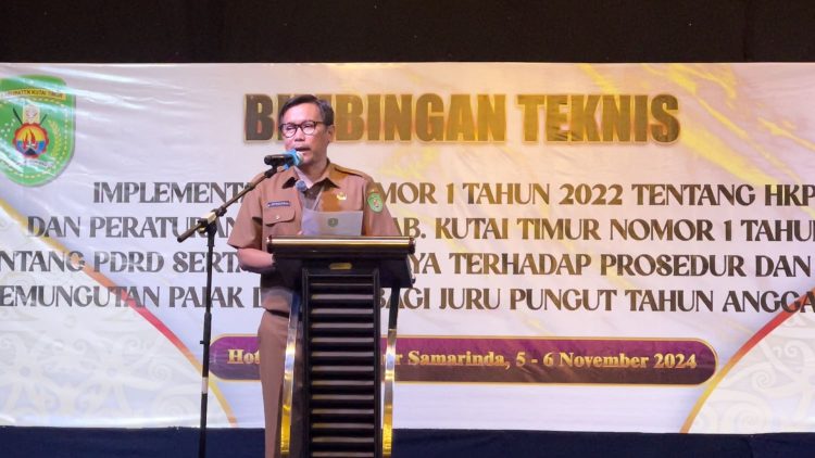 Kepala Bapenda Kutim Membuka Bimtek Penerapan UU No. 1 Tahun 2022 HKPD